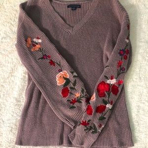 AMERICAN EAGLE EMBROIDERED SWEATER